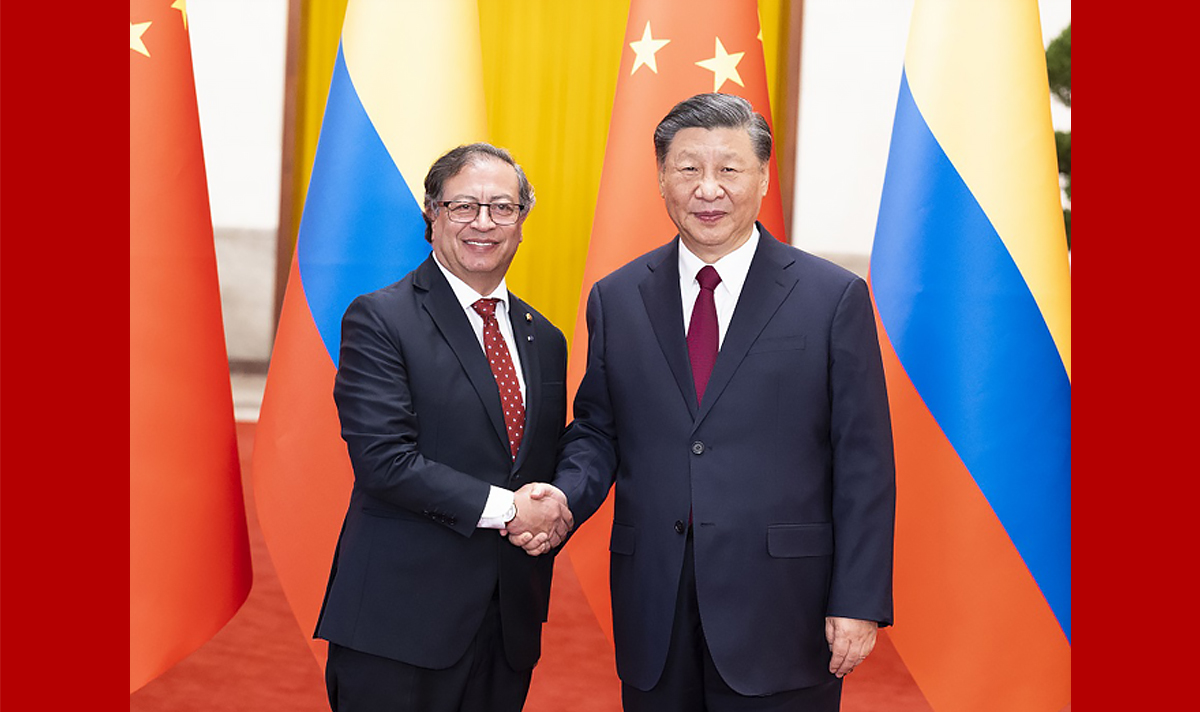习近平同哥伦比亚总统佩特罗会谈